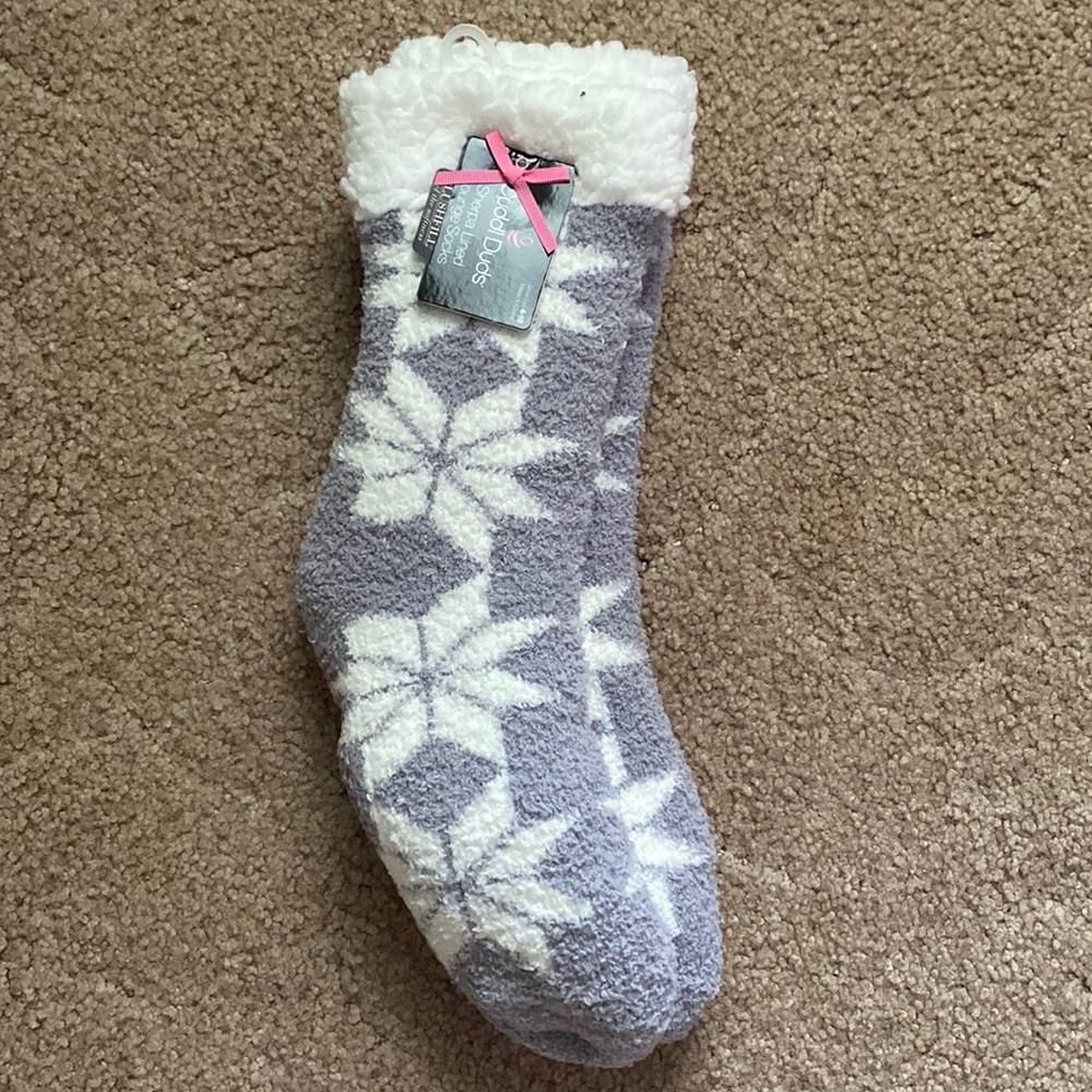 Brand: Cuddl Duds
Size: 4-10
Color: grey